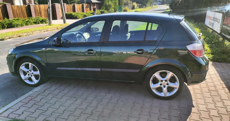 Opel Astra cena 9999 przebieg: 205000, rok produkcji 2005 z Gąbin małe 781